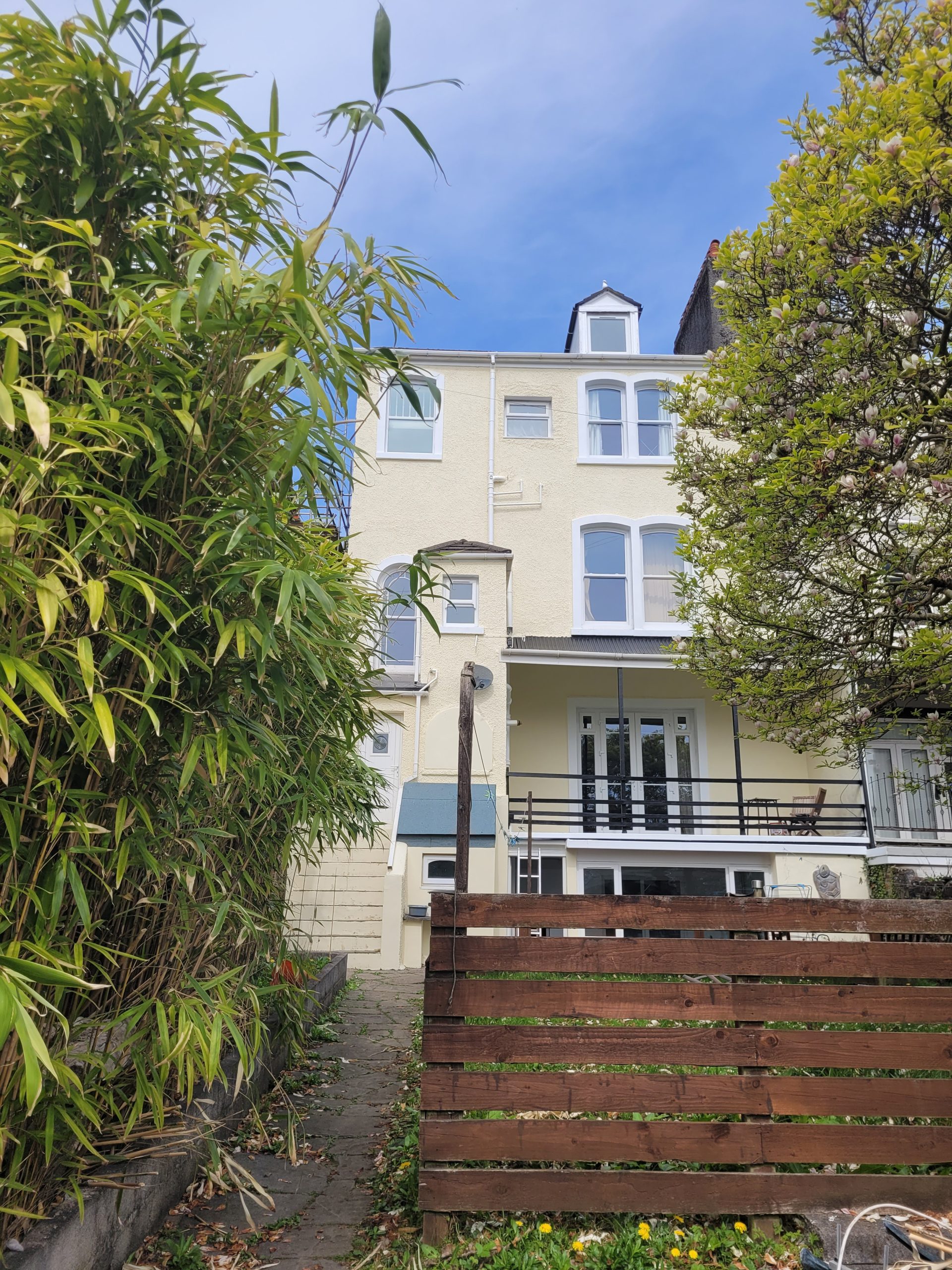 Full Building Access – Structural Repair & Waterproofing Scaffolding erected on a multi-storey building for structural crack repairs and waterproofing
